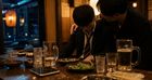 飲み会で酔った後輩を介抱する先輩