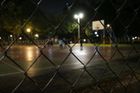 【ゲイ体験談】ノンケの俺が会社の同僚に誘われて深夜の公園で全裸露出にハマった話【第4話・深夜のバスケコートと若者の視線】